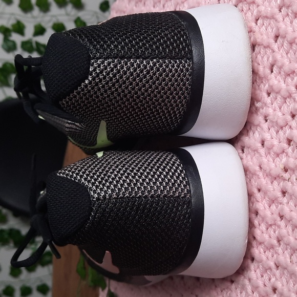 Nike Women's Tanjun Racer Runner Shoes - Picture 5 of 9